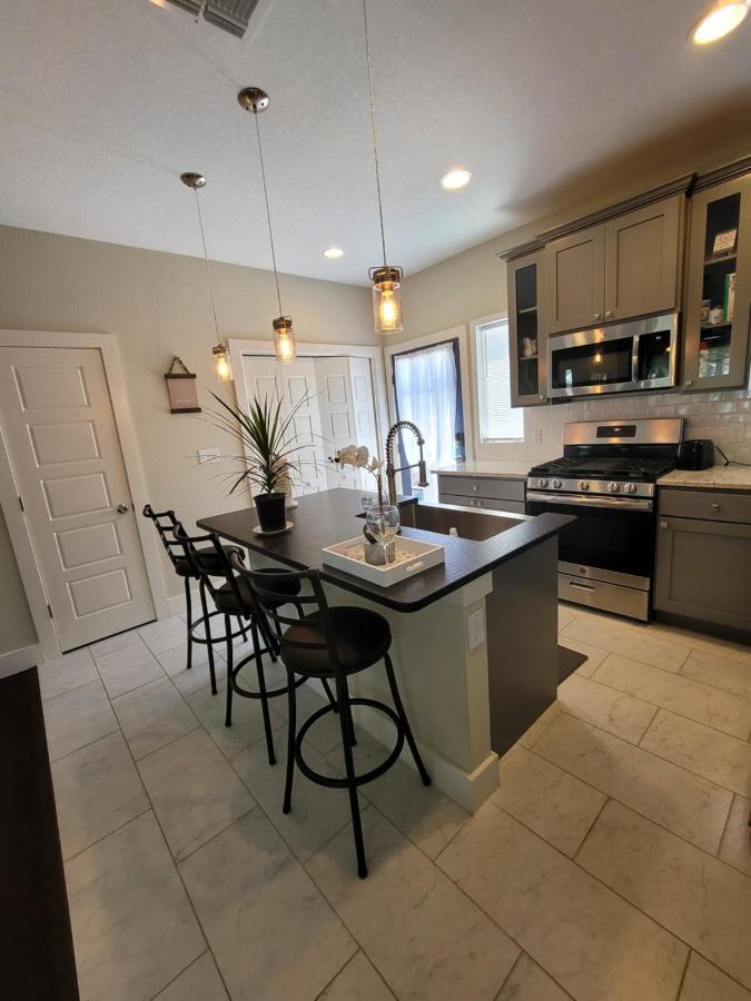 Spacious Townhouse Minutes From Downtown Sa. San Antonio Exteriör bild