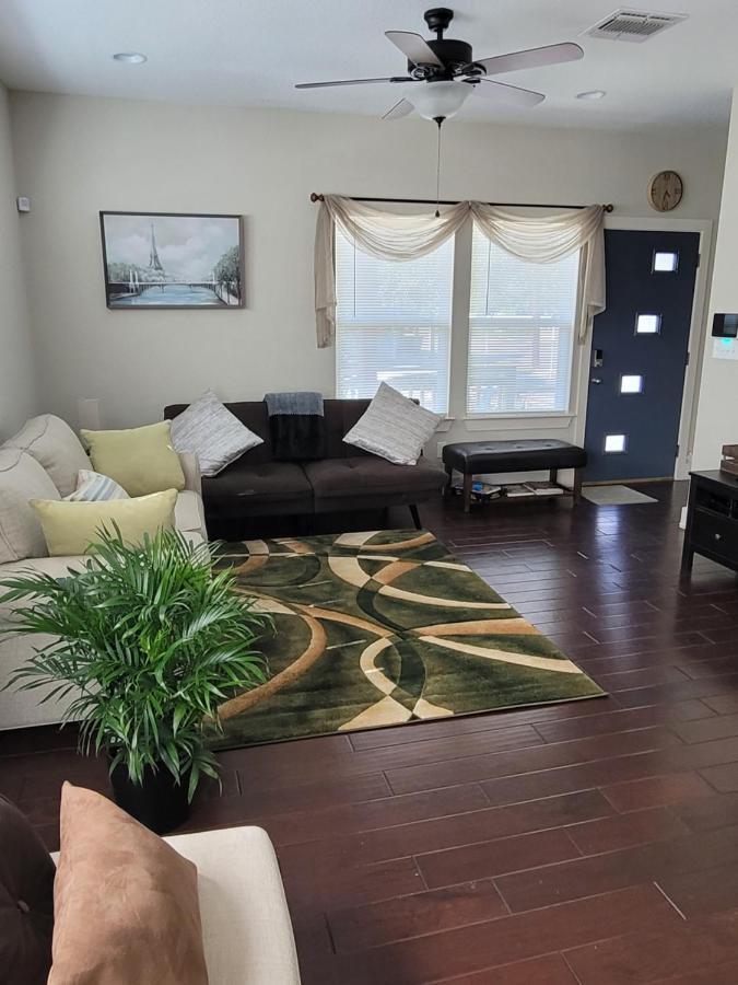 Spacious Townhouse Minutes From Downtown Sa. San Antonio Exteriör bild