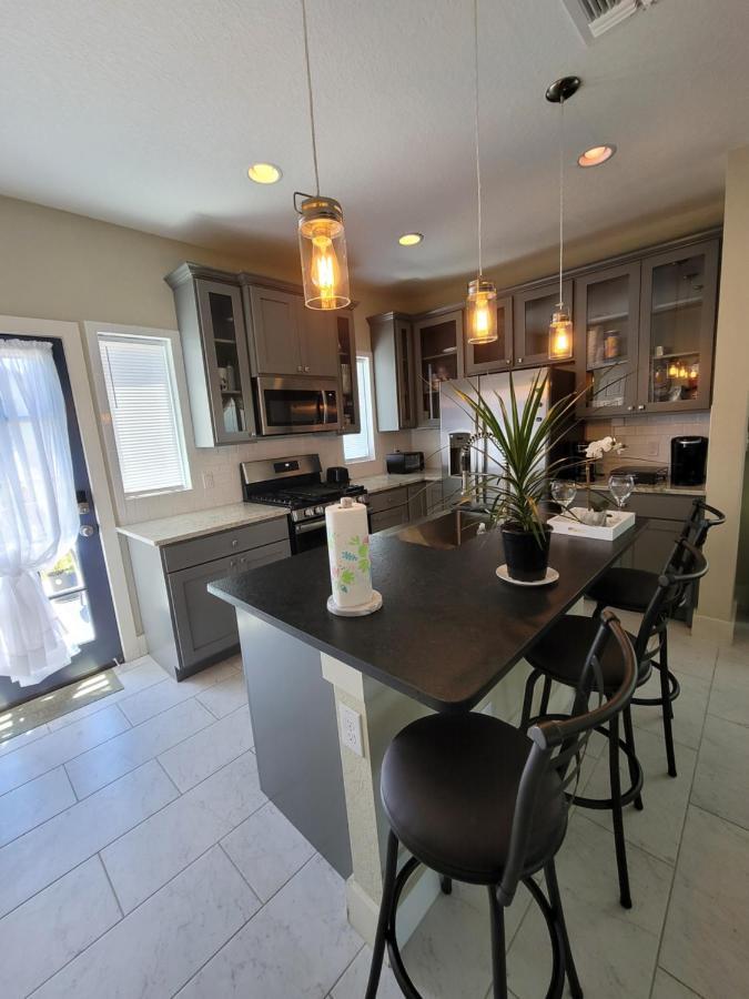 Spacious Townhouse Minutes From Downtown Sa. San Antonio Exteriör bild